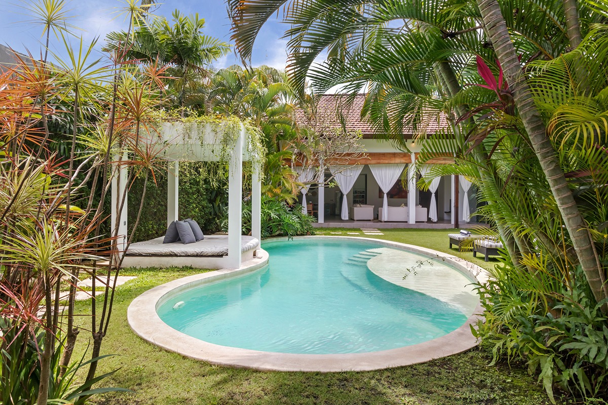 Alice Rim Pool Villa Alice Dua Seminyak – 2BR Villa with Pool